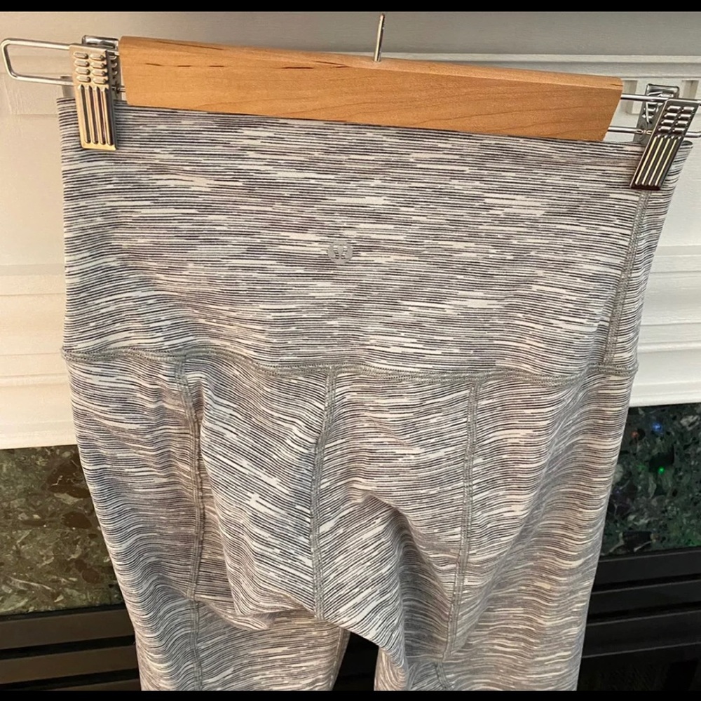 Lululemon Wunder Under SE Scallop Wee Are From Space Nimbus Battleship - Picture 3 of 12